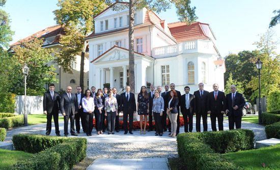 Birinci xanım Mehriban Əliyeva Berlindəki "Berlin-Baku-Galeri" sərgi salonunda və Azərbaycanın Almaniyadakı səfirliyində olub (FOTO)